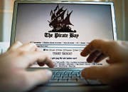 Kern der Revision ist die Bekämpfung von Internetpiraterie. Im Bild die File-Sharing-Plattform «The Pirate Bay». (Bild: Marc Femenia/Keystone)