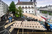 Die Elemente, die einst das Dach der Box bilden werden, werden angeliefert. (Bild: pd)