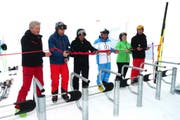 Offizielle Eröffnung der Skiverbindung von Andermatt nach Sedrun (von links): Bernhard Russi, Urner Ständerat Josef Dittli, Samih Sawiris, Marc Girardelli, Urner Regierungsrätin Heidi Z'graggen und Franz-Xaver Simmen, CEO der Andermatt Swiss Alps AG. (Bild: PD / Kevin Obschlager (Andermatt, 10. März 2018))