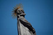 Statue von Bruder Klaus beim Dorfplatz in Sarnen. (Bild: Pius Amrein (30. April 2017))
