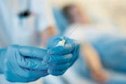Grippeimpfung ja oder nein? Diese Frage wird beim Personal des Kantonsspitals heiss diskutiert. (Bild: Boris Bürgisser (Luzern, 1. Dezember 2015))