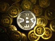 Das Geschäft mit Cybergeld boomt. Bitcoin ist die grösste und bekannteste Kryptowährung. (Bild: Keystone/DPA dpa-Zentralbild/JENS KALAENE)