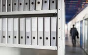 Erleichterung für die Administration von KMU. Eine Software der Suva macht es möglich. (Bild: Gaetan Bally/Keystone (Bern, 3. März 2015))