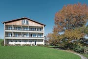 Blick auf den südlichen Flügel der Hotelfachschule IMI in Kastanienbaum. (Bild: Eveline Beerkircher (Horw, 11. Oktober 2017))