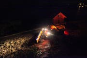 Auch der Verkehr war vom Gewitter betroffen: Über längere Zeit sperrte das Tiefbauamt die Artherstrasse im Bereich Räbmatt. (Bild: Feuerwehr Zug)
