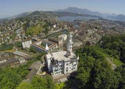 Der Luzerner Bevölkerung gefällt vor allem die Schönheit, die Natur und die zentrale Lage der Stadt. (Bild: Luftbild René Meier / luzernerzeitung.ch)
