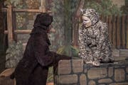 Katze (Franziska Häfliger) und Hund (Stefanie Habegger). (Bild: Pius Amrein)