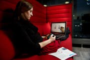 Bereits 2015 versuchte eine Kampagne von Easyvote mit Abstimmungsbroschüren, Videos und App das Interesse der Jugendlichen an Politik zu wecken. (Symbolbild Corinne Glanzmann / Neue NZ)