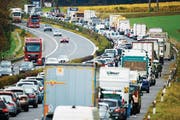 Im Landverkehr handelt die Schweiz autonom. (Bild: Valentin Flauraud/Keystone (Fechy, 23. Oktober 2017))