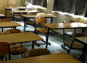 ARCHIV - Ein leeres Klassenzimmer, fotografiert am 22.06.2017 in Berlin in einer Berliner Schule. (zu dpa «WE-Umfrage Schulschwänzer» vom 24.03.2018) Foto: Jens Kalaene/dpa-Zentralbild/dpa +++ dpa-Bildfunk +++ (KEYSTONE/DPA/Jens Kalaene) (Symbolbild: Jens Kalaene / DPA / Keystone)