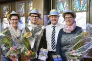 Preisübergabe an die Hauptpreis-Trägerinnen im DVL-Haus an der Burgerstrasse 17 in Luzern (von links): Franziska Bucheli, Rain; Jonny Küng, Uffikon; DVL-Präsident Heinz Bossert und Hilda Knüsel, Küssnacht. (Bild: PD)