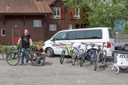 Mitarbeiter von Maxon präsentieren ihre Bikes. (Bild: PD)