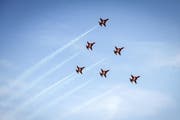 Die Flugstaffel Patrouille Suisse der Schweizer Armee in Emmen. (Bild: Remo Naegeli / Neue LZ)