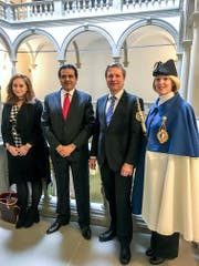 Standesweibelin Anita Imfeld, Regierungspräsident Marcel Schwerzmann, der Jordanische Botschafter Amjad Quhaiwi und Sarah Hocine von der Botschaft. (Bild: Staatskanzlei Luzern)