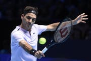 Sanfter Start: Federers erster Auftritt in London dauerte gut eineinhalb Stunden. (Bild: Will Oliver/EPA (London, 12. November 2017))
