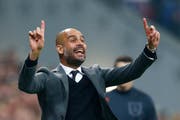 Der beste Trainer der Welt, wie Barcelonas Trainer Luis Enrique Bayern-Coach Pep Guardiola bezeichnet, dirigiert am Mittwoch in seiner katalanischen Heimat. (Bild: AP/Matthias Schrader)