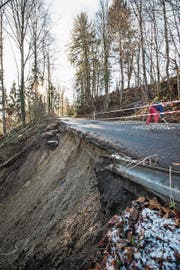 An der Renggstrasse zwischen Schachen und Entlebuch ging ein Erdrutsch nieder. (Bild: Manuela Jans-Koch (Schachen, 15. Dezember 2017))