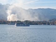 Blick von der anderen Seeseite auf den Brandort. (Bild: Leserbild Denis Kläfiger)