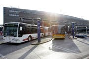 Die Buslinie 73 nach Udligenswil (Mitte) beim Bahnhof Luzern ist laut Gemeinderat mehr eine Stadt- als eine Überlandverbindung. (Bild: Neue LZ / Archiv)