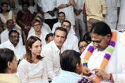 Antoine Abeilard (Jean Dujardin) und Anna (Elsa Zylberstein) verlieben sich in Indien. (Bild: PD)