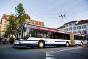 Ein Bus der Zugerland Verkehrsbetriebe am Postplatz. (Bild: PD)
