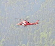 Ein Rega-Helikopter im Einsatz. (Bild: Matthias Piazza)
