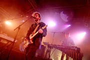 Die deutsche Band The Notwist spielte gestern am Eröffnungstag des B-Sides-Festival auf dem Sonnenberg ob Kriens. (Bild Dominik Wunderli)