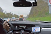 Mit der Kamera (rechts oben) werden Verkehrssünder überführt.Bild: PD