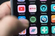Spotify verzeichnet 40 Millionen Abo-Kunden. (Symbolbild) (Bild: CHRISTIAN BEUTLER (KEYSTONE))