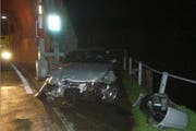 Das Auto erlitt beim Unfall Totalschaden. (Bild: Kapo Uri)
