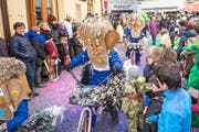 Der Chendermonschter-Umzug im Bereich des Stadtkellers. (Bild: Roger Grütter (Luzern, 13. Februar 2018))