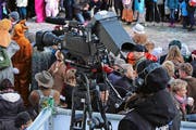 Das 50-köpfige Team von Tele 1 überträgt auch dieses Jahr den Fritschi-Umzug am Schmutzigen Donnerstag. (Bild: PD)