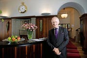Er löst selbst schwierige Aufgaben souverän: Peter Kämpfer, Direktor des «Park Weggis». (Bild Corinne Glanzmann)