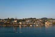 Die grossen Hotels am See sollen gemäss Stadt auch längerfristig als Tourismusbetriebe erhalten bleiben. Die Hoteliers sehen darin eine Einschränkung ihrer Freiheit. (Bild Roger Grütter)