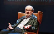 Autor Salman Rushdie häuft in «Golden House» zahlreiche Bezüge und Anspielungen aufeinander. (Bild: Jl Cereijido/EPA)