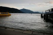 In dieser Lücke lag das alte Schiff «Schwan». Es sank während des Unwetters - sichtbar ist einzig noch eine Boje, die aus dem Wasser ragt. (Bild: Stefan Kaiser / Neue ZZ)