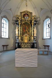 Im Vordergrund der neue Altar der Johanneskirche in Hohenrain. Bild: Nadia Schärli (28. November 2016)