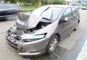 Eines der stark beschädigten Unfallautos. (Bild: Luzerner Polizei)