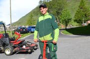 Thomas Tresch ist Greenkeeper auf einem Golfplatz in Andermatt. (Bild: Roger Rüegger / Neue LZ)
