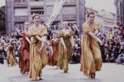 Anmutige, historisch gekleidete Frauengruppe beim Festumzug zum 800-Jahr-Jubiläum der Stadt Luzern am 23. April 1978. (Bild: Stadtarchiv Luzern, F2a Anlässe, Fotograf Anderhub)