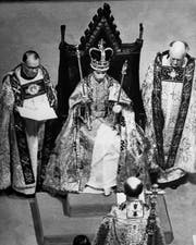 Krönung von Elisabeth II. in der Westminster Abbey am 2. Juni 1953. Sie wurde live am Fernsehen übertragen. (Bild: Getty)