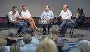 Die Podiumsrunde bei der Beantwortung von Publikumsfragen: Felix Howald, Walter Palmers, Hans Widmer, Ivo Muri und LZ-Chefredaktor und Gesprächsleiter Jérôme Martinu.