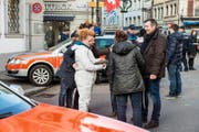 Dreharbeiten in der Luzerner Kleinstadt: Schauspieler Stefan Gubser (vorne rechts) mit dem «Tatort»-Filmteam. (Bild SRF/Daniel Winkler)