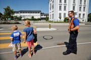 Ein Verkehrsinstruktor der Polizei bei der Arbeit. (Symbolbild) (Bild: Archiv Neue LZ)