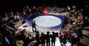 Beim Monster Groove spielt sich die eigentliche Show in der Mitte des Kreises ab. Bild: Stefan Kaiser (Zug, 2. Juli 2017)