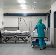 Die Kosten steigen zwar weiter, aber weniger steil. Im Bild das Kantonsspital St. Gallen. (Bild: Jil Lohse)