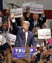 Hauptsache im Mittelpunkt: Donald Trump bei einer Wahlveranstaltung Ende Oktober in Nevada. (Bild: AP/Lance Iversen)