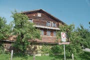 Die Bewilligung für den Abbruch dieses Hauses in Steinen liegt vor. Es ist rund 700-jährig. (Bild: Jürg Auf der Maur)