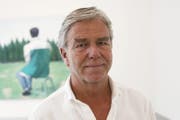 Galerist Urs Meile in seiner Luzerner Galerie. (Bild: Jakob Ineichen (Luzern, 6. Juni 2012))