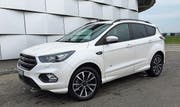 Designmerkmale wie der schwarze Kühlergrill verleihen dem Kuga ST-Line Charakter. (Bild: Matthias Hafen)